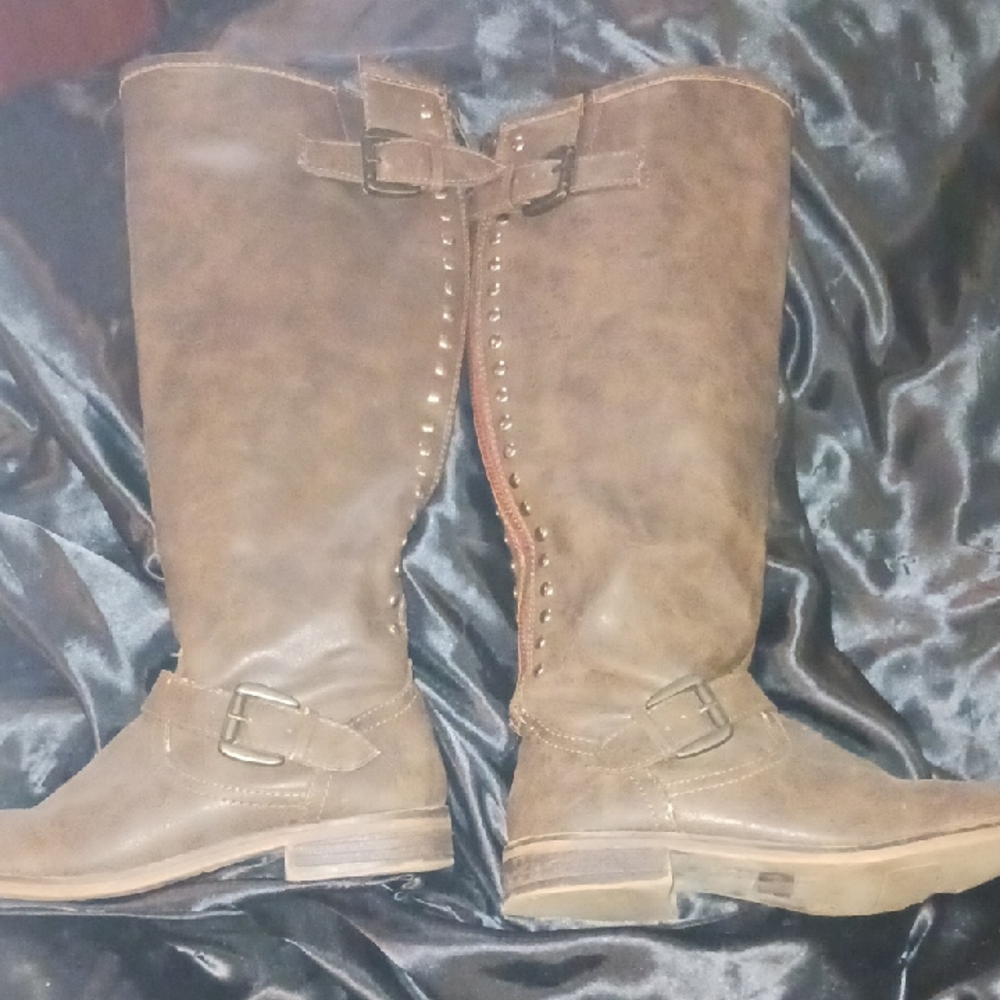 Kohl's Brown Knee-High Boots w/ Red Zipper Backing.  Sz 8.5